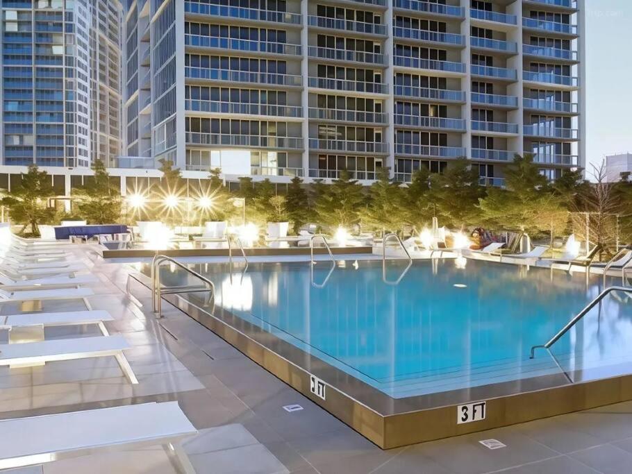 W Hotel Luxury High Rise Маями Екстериор снимка